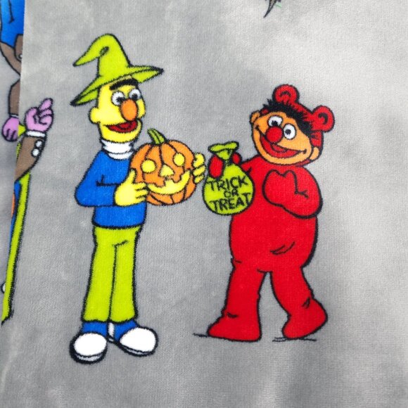 Sesame Street Halloween Decorative Throw Blanket 60" X 70" Bert Elmo Cookie Mons - Picture 4 of 13
